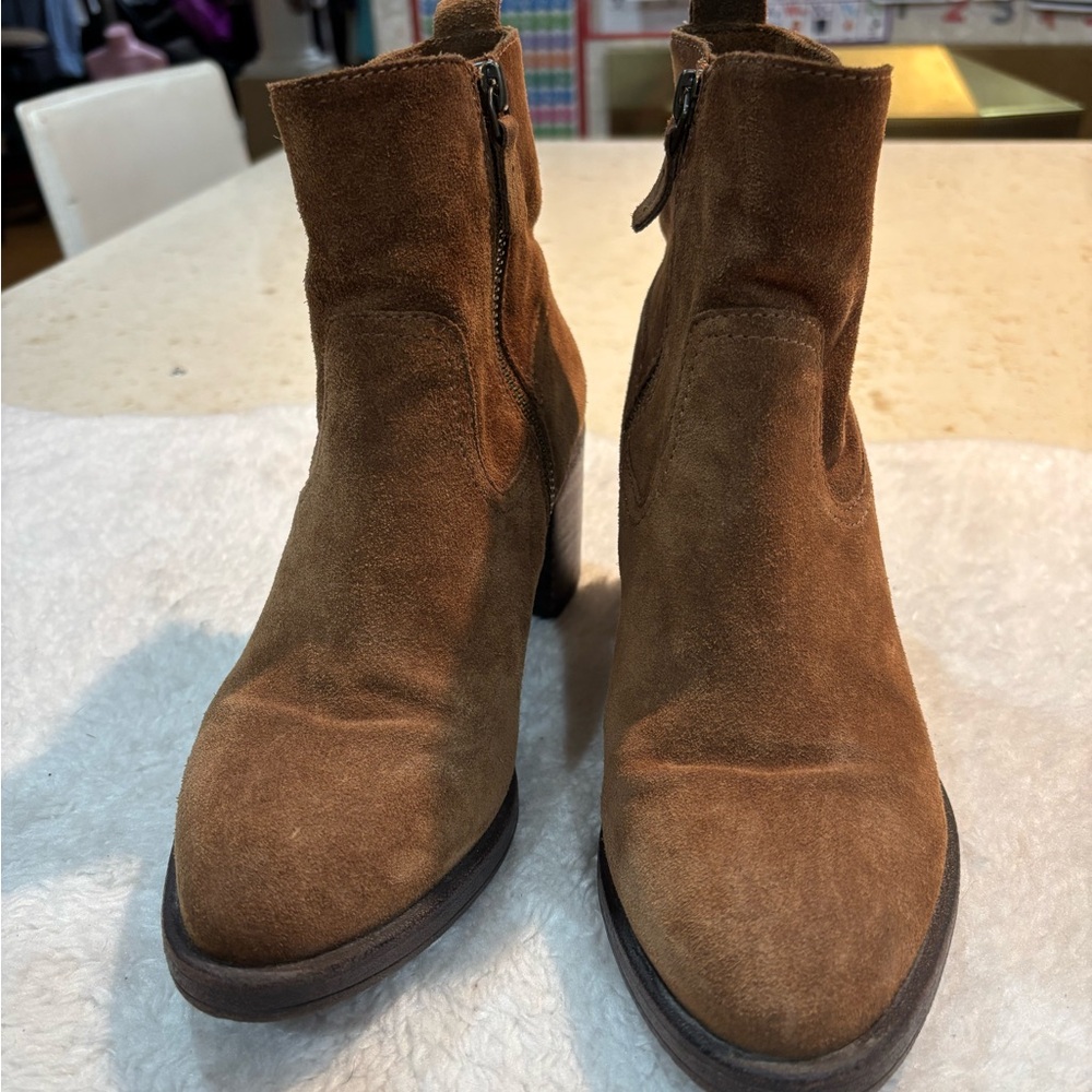 Johnston & Murphy Tan Suede Ankle Boots